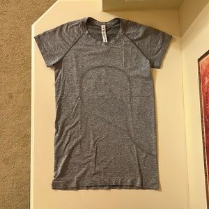 Lululemon size 6 womens shirt